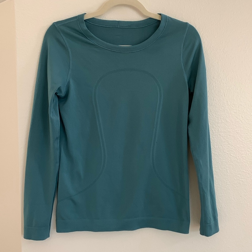 Lululemon Women’s Swiftly Tech Relaxed Fit Full Length teal long sleeve